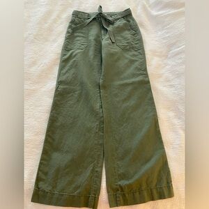 Gap Olive Green Linen wide leg pants, size 0 regular. Excellent condition.